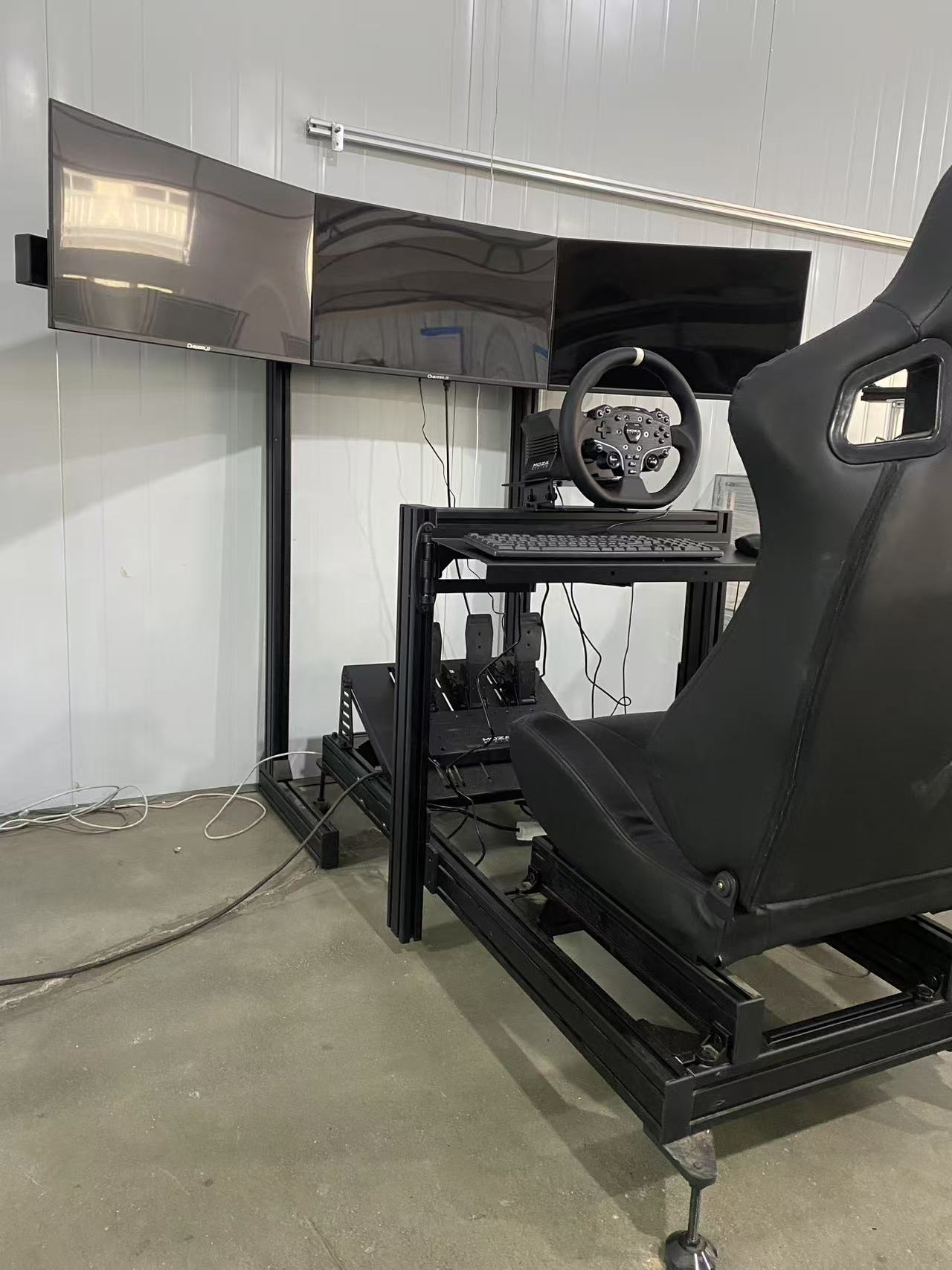 R5 Direct Drive Steering Wheel - Triple Monitor Stand Sim Racing recension och pris